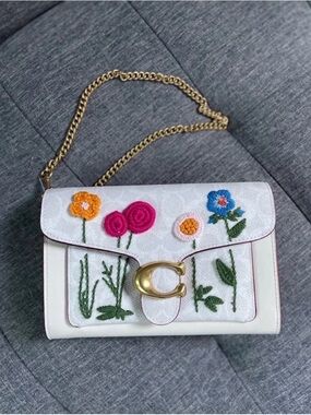 NWT Coach 806Tabby Chain Clutch In Signature Canvas With Floral Embroidery-Chalk